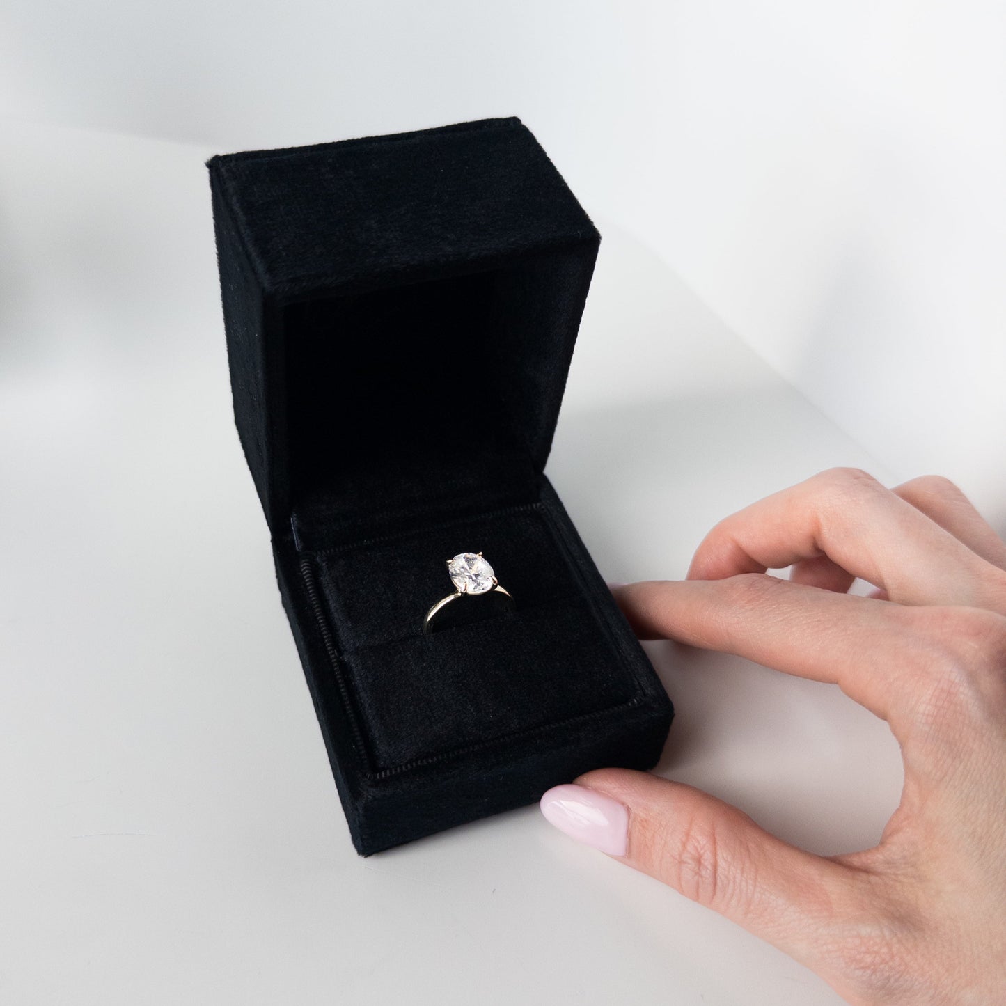Black - Classic Hinge Square Velvet Single Ring Box