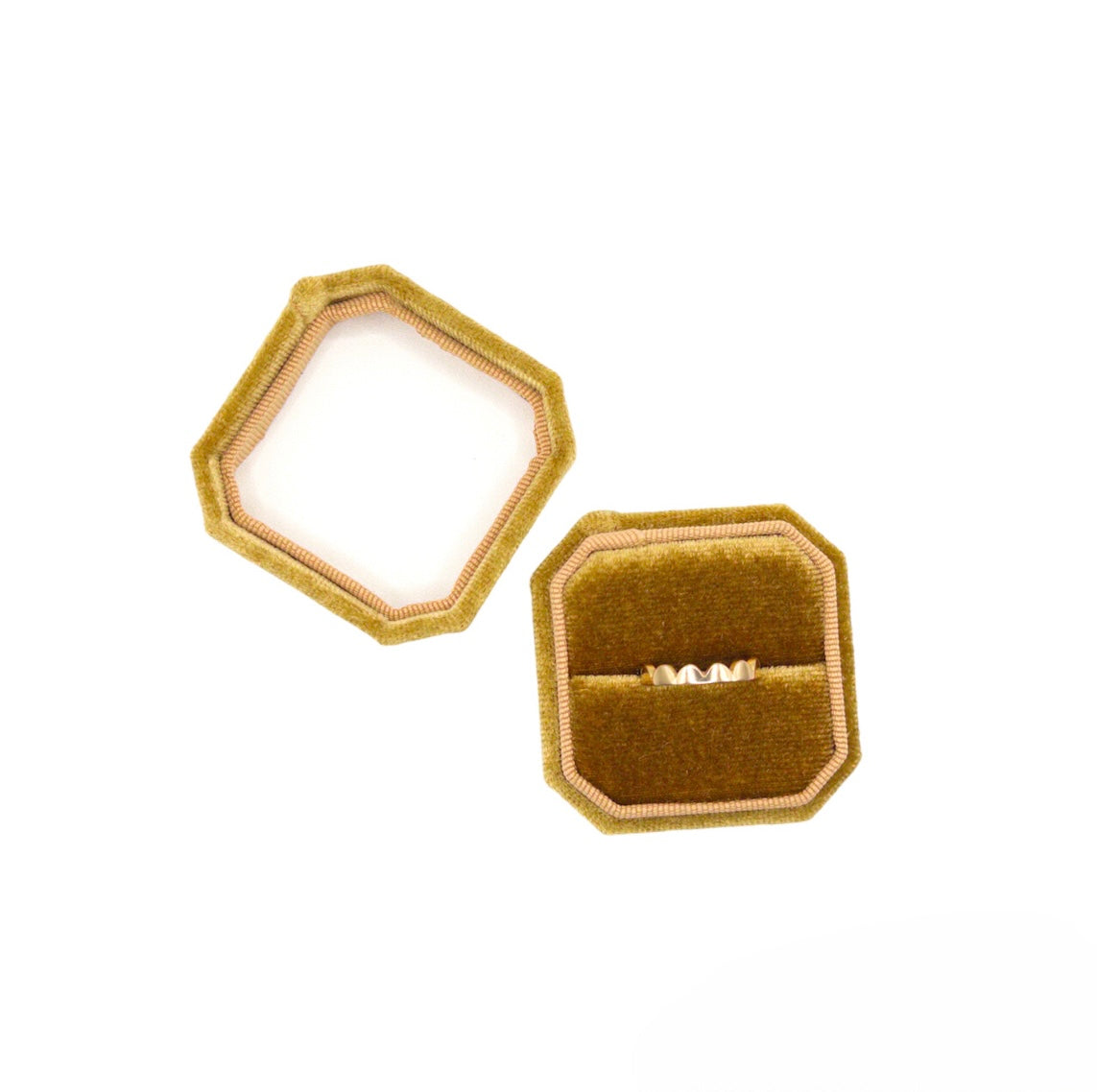 Golden Velvet Single Ring Box with Lid