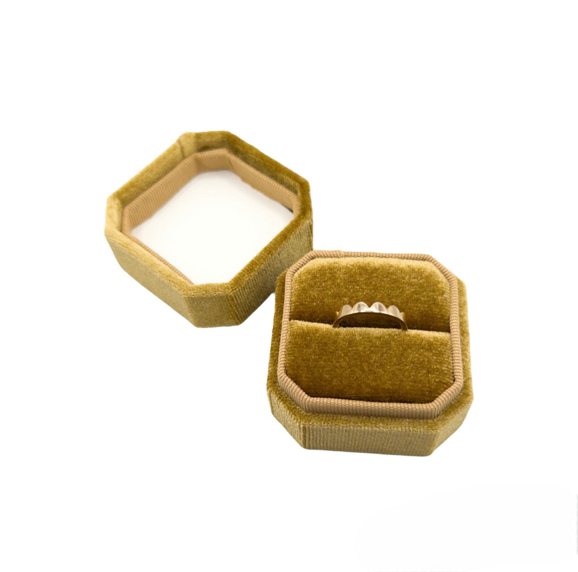 Golden Velvet Single Ring Box with Lid