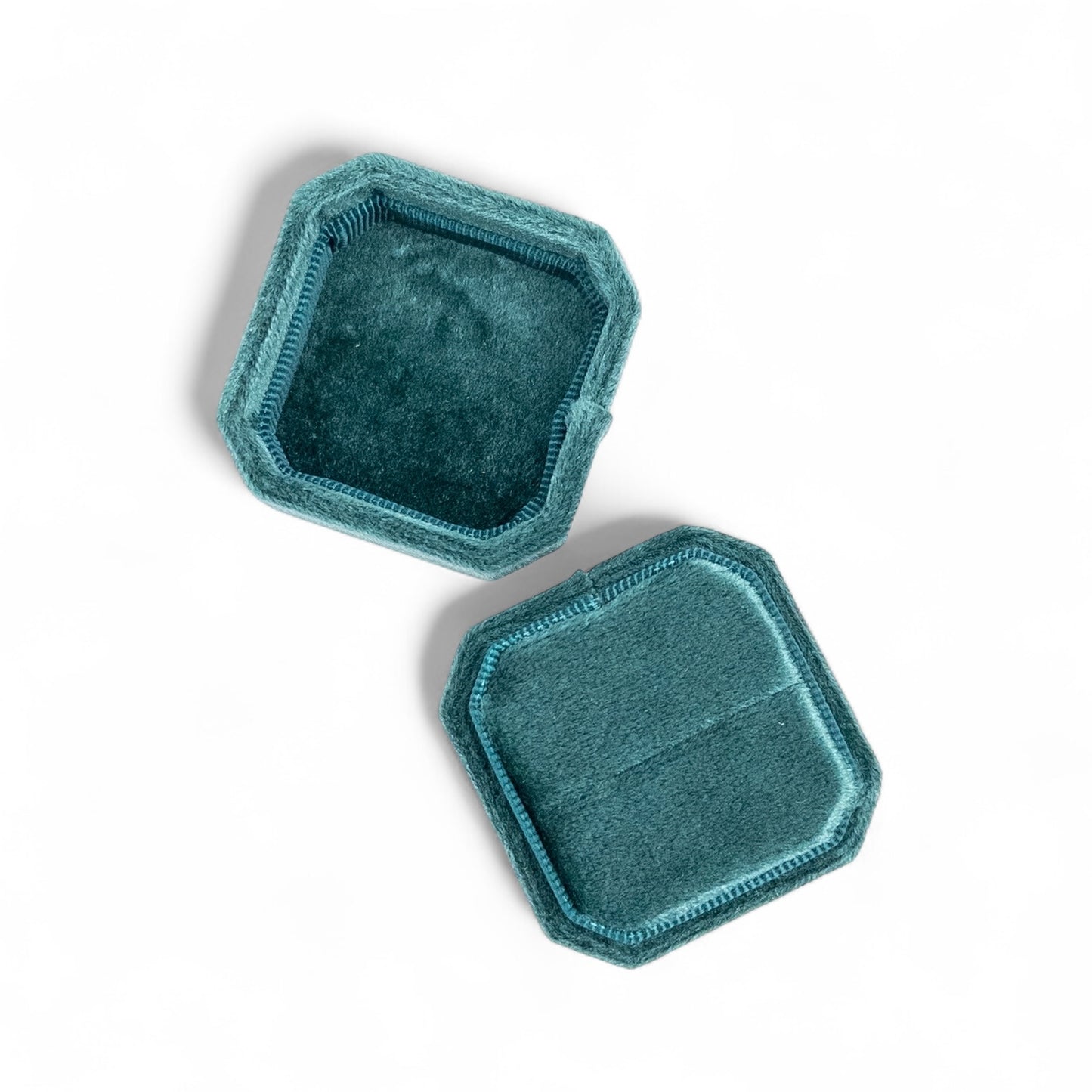 Cut Corner Square Velvet Single Ring Box
